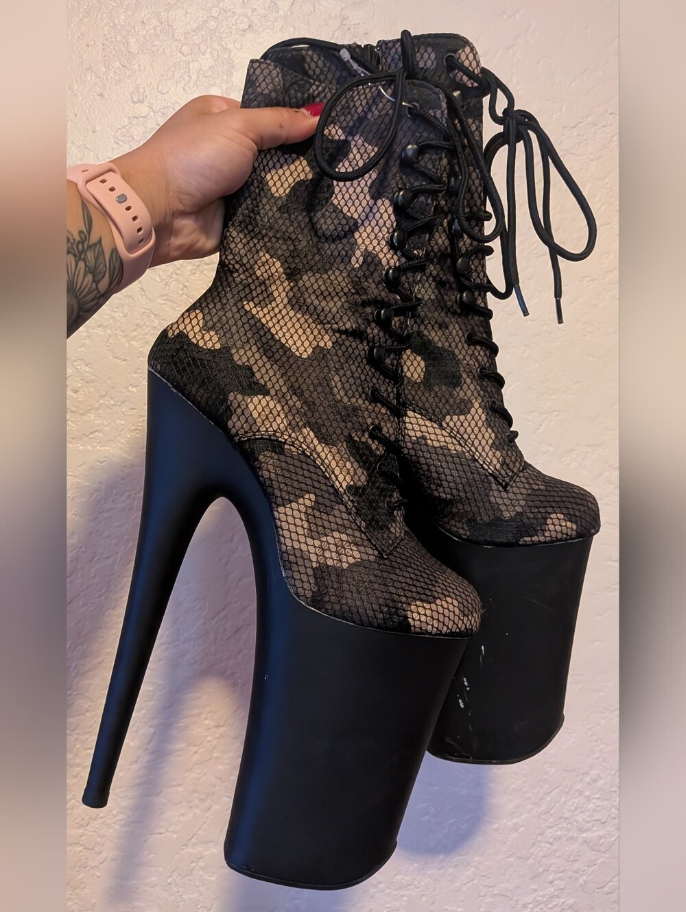 Pleasers 9' Camo Boots Size 6